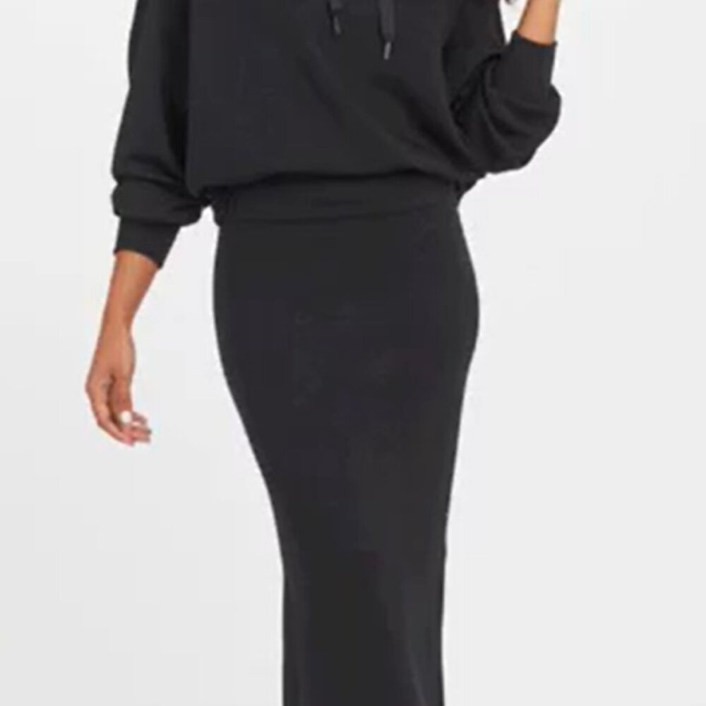 NWOT Spanx Air Essentials/AirLuxe Midi Skirt - Size M